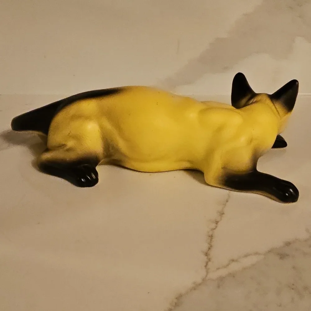 Resin Siamese Cat Figurine Lying Down Collectible Yellow Black Blue Eyes